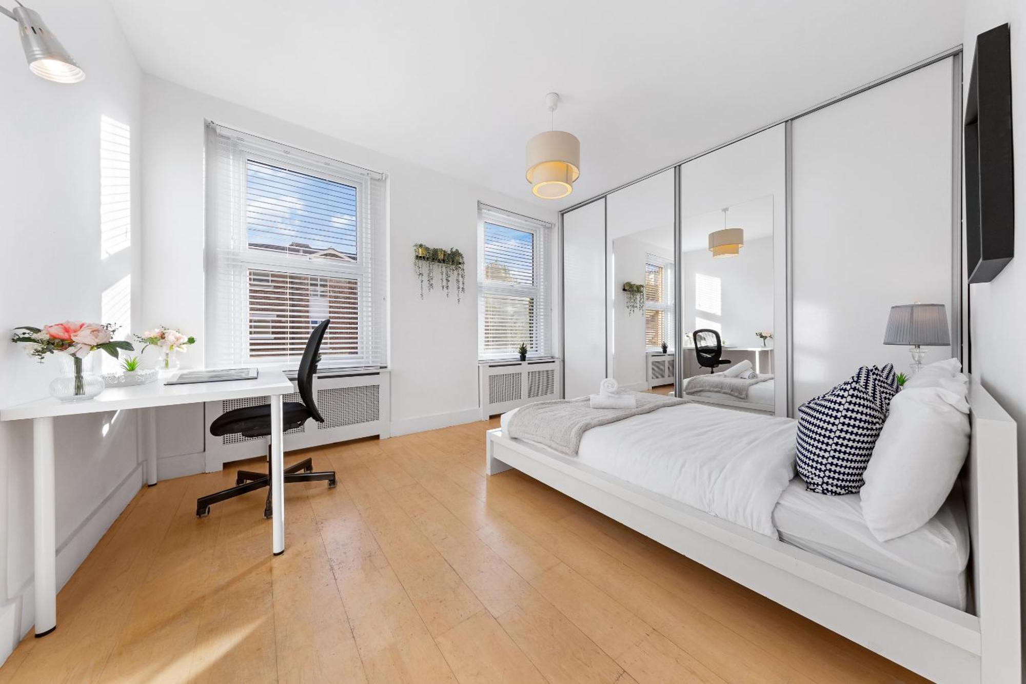 Luxury 4-Bedroom Modern Flat In Central London Steps From Station, Sleeps 9 In Style! Exterior foto