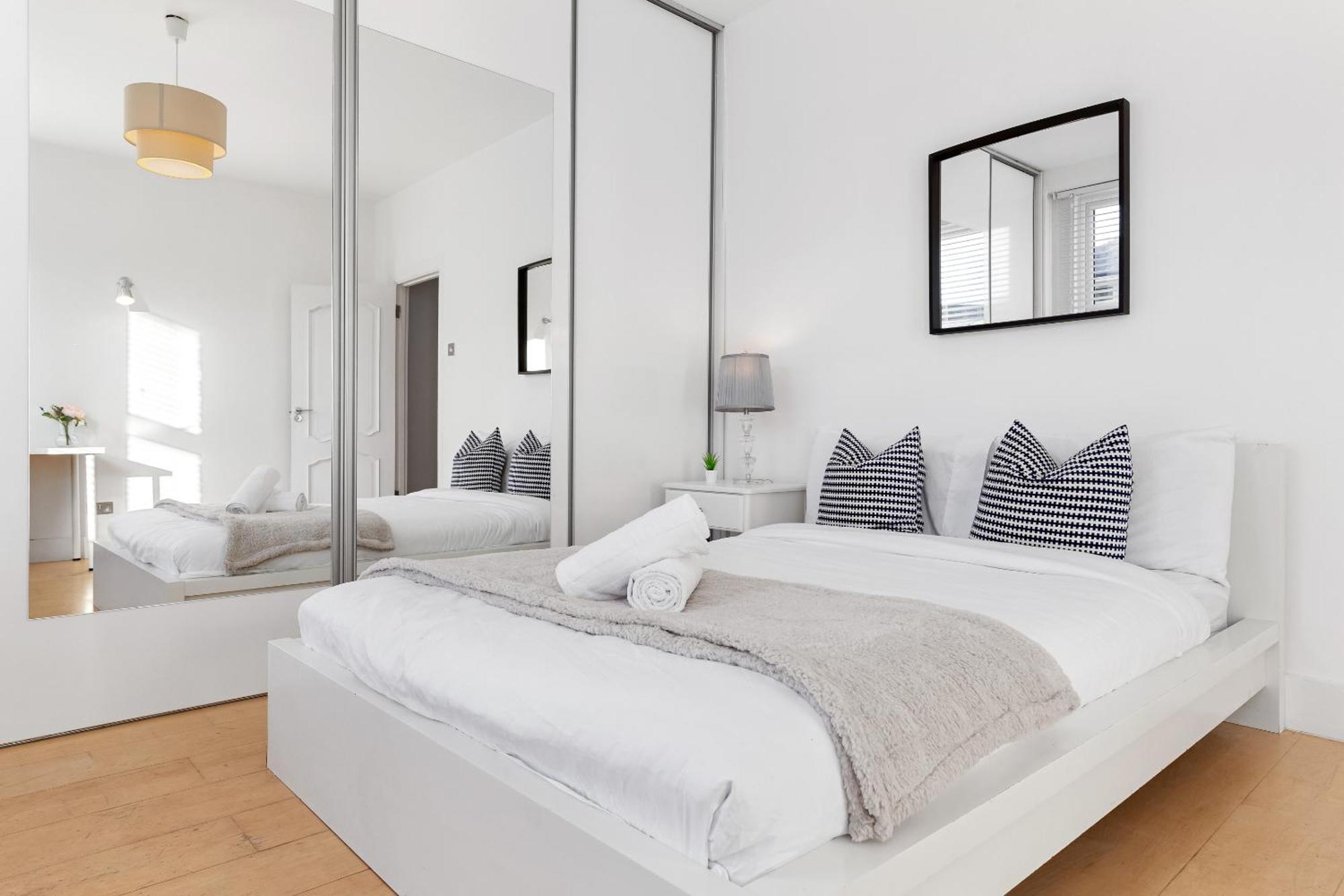 Luxury 4-Bedroom Modern Flat In Central London Steps From Station, Sleeps 9 In Style! Exterior foto