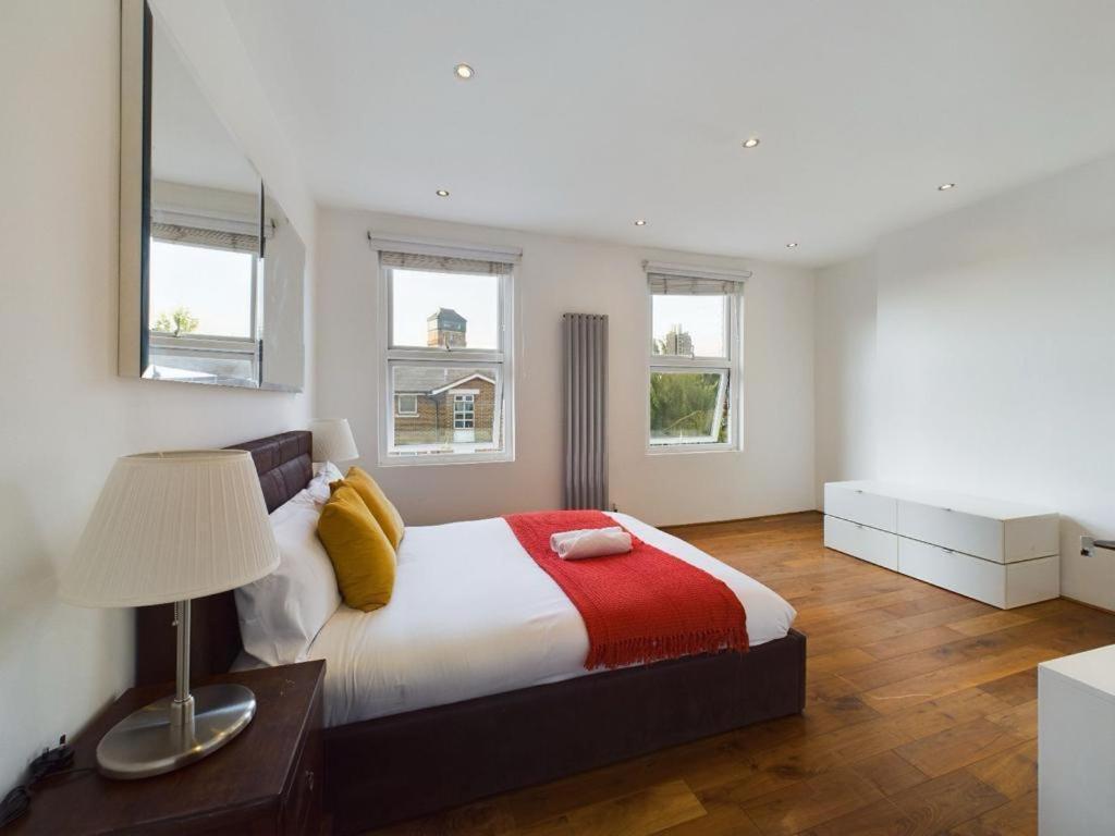 Luxury 4-Bedroom Modern Flat In Central London Steps From Station, Sleeps 9 In Style! Cameră foto