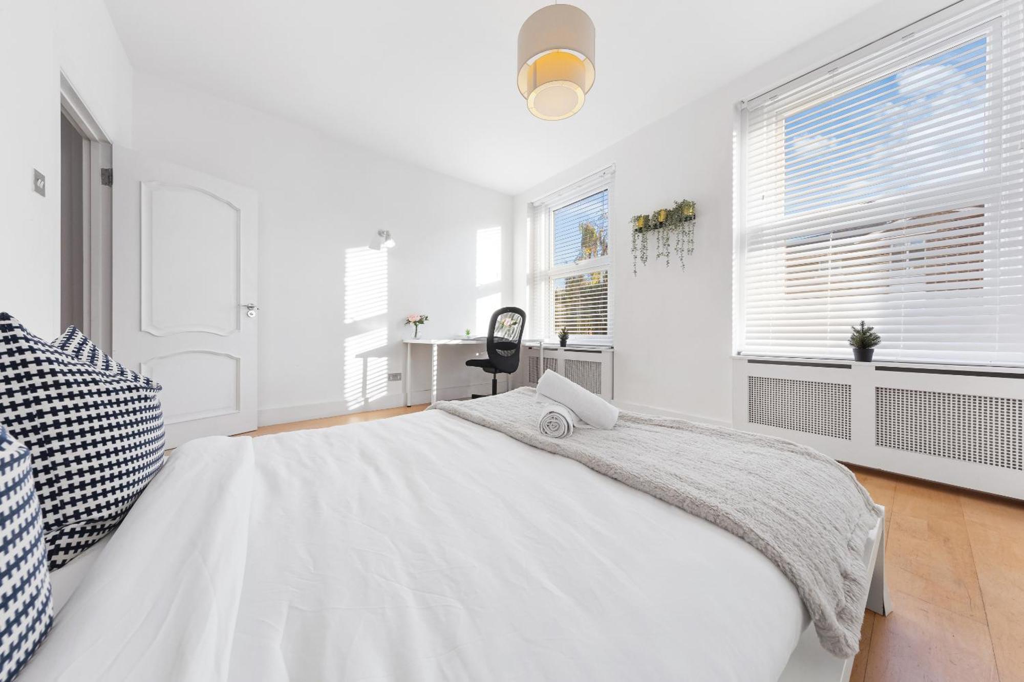 Luxury 4-Bedroom Modern Flat In Central London Steps From Station, Sleeps 9 In Style! Exterior foto