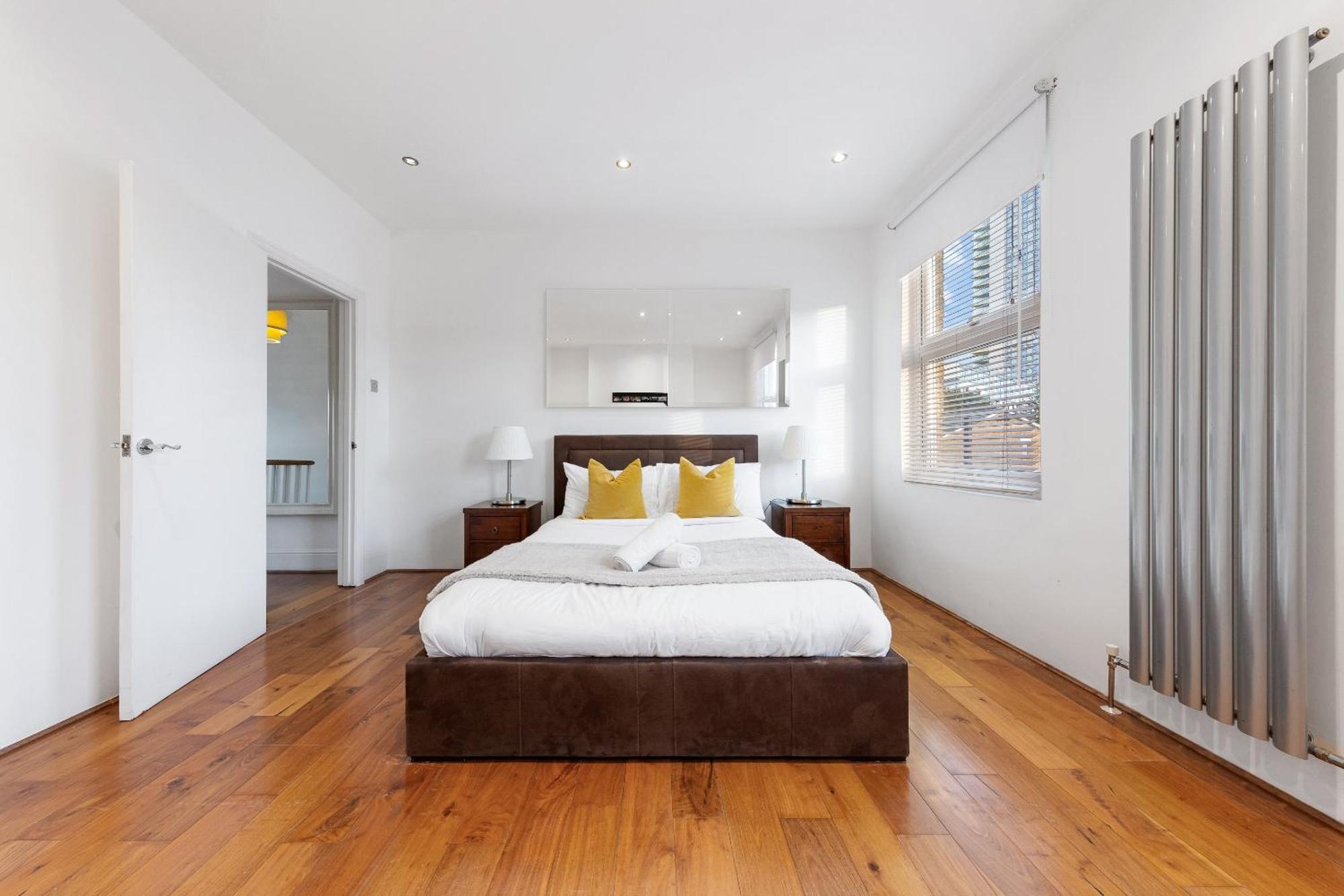 Luxury 4-Bedroom Modern Flat In Central London Steps From Station, Sleeps 9 In Style! Exterior foto