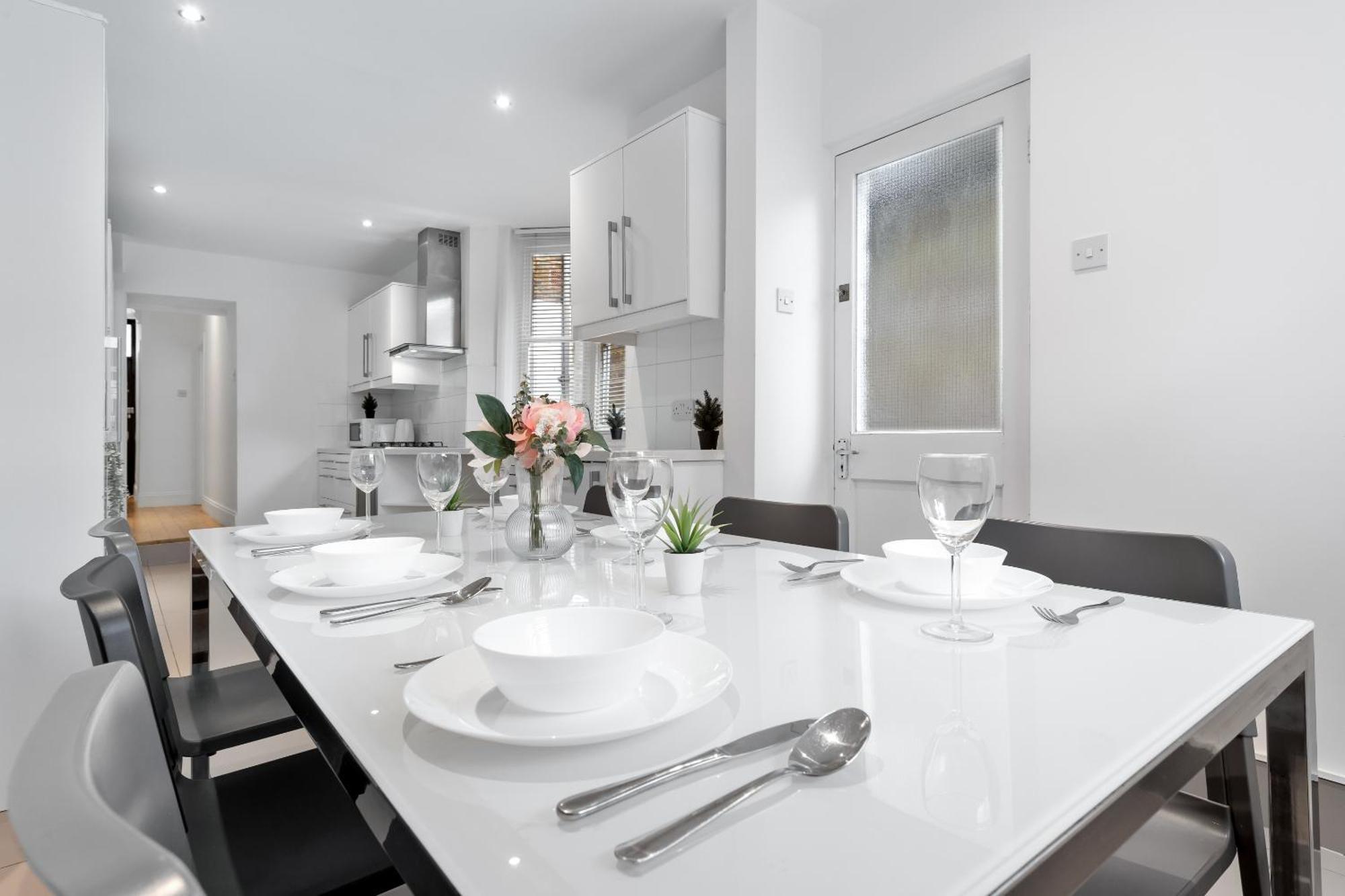 Luxury 4-Bedroom Modern Flat In Central London Steps From Station, Sleeps 9 In Style! Exterior foto